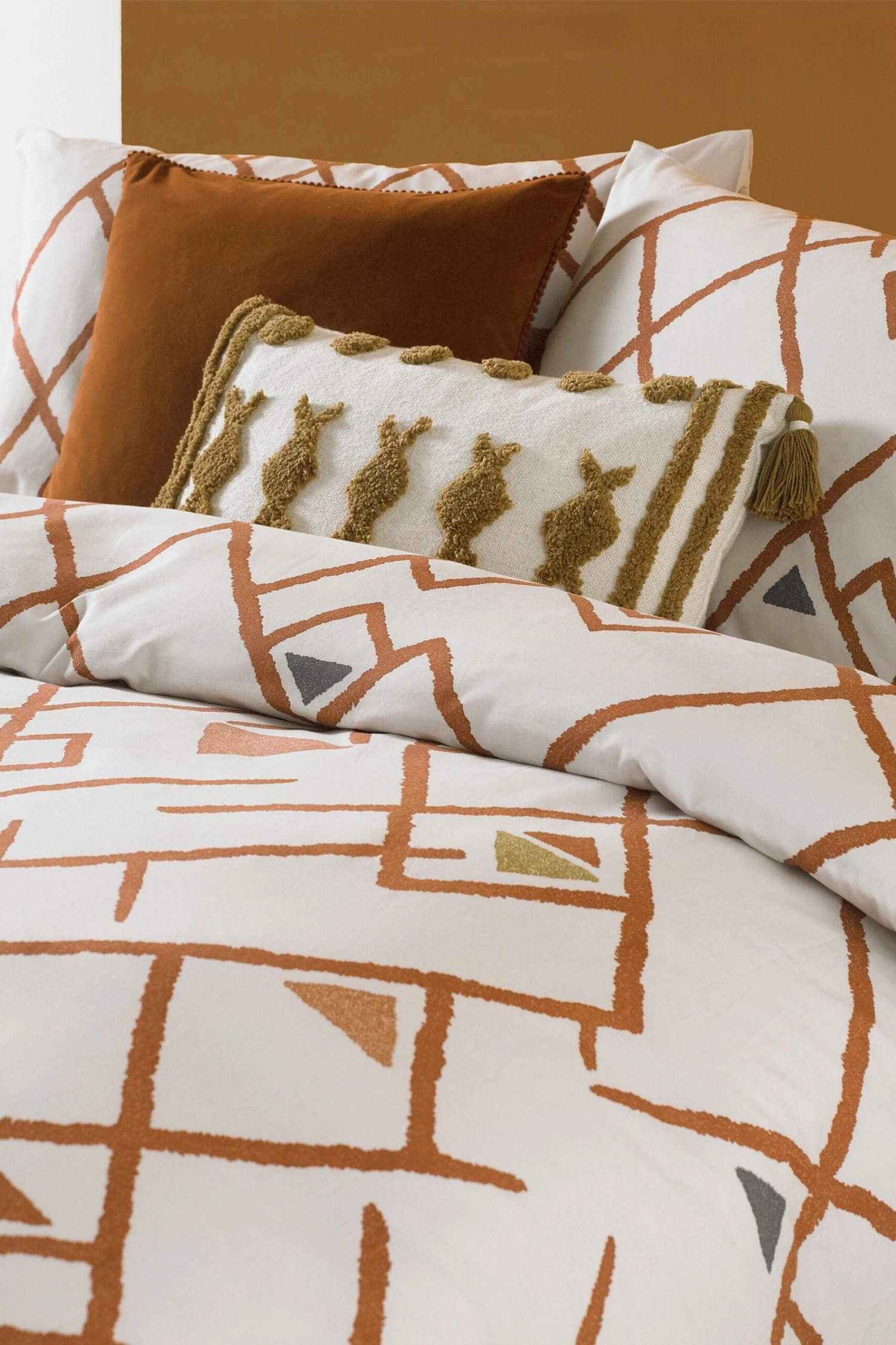 Furn. Brick Red Inka African Inspired Printed Duvet Cover And Pillowcase Set 2 Furn. Brick Red Inka African Inspired Printed Duvet Cover And Pillowcase Set - Image 2