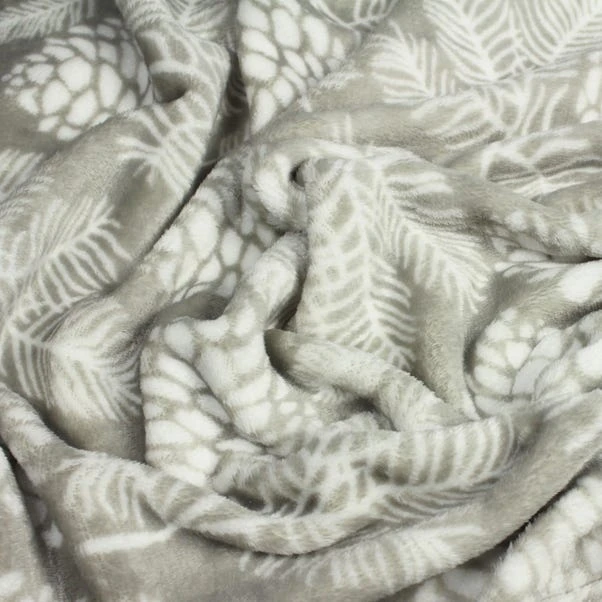 Furn Irwin Fleece Throw 140x180 2 Furn Irwin Fleece Throw 140x180 - Image 2