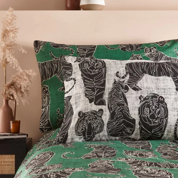 Furn. Wildcat Duvet Cover And Pillowcase Set Jungle Green 4 Furn. Wildcat Duvet Cover And Pillowcase Set Jungle Green - Image 4