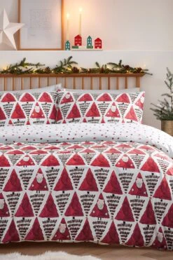 Furn. Hide And Seek Santa Christmas Playful Reversible Duvet Cover And Pillowcase Set