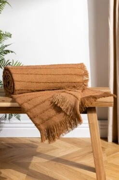 Furn. Hazie Linear Woven Fringed Throw