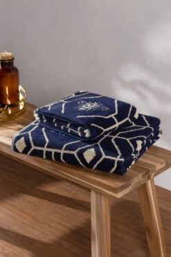 Furn 4 Piece Bee Deco Towel Bale