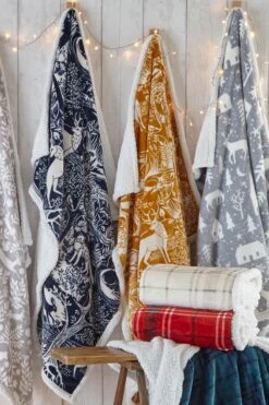 Furn Winter Woods Throw 9 Furn Winter Woods Throw -Furn Store M69112s5