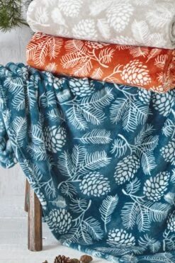 Furn. Irwin Throw -Furn Store T16991s3