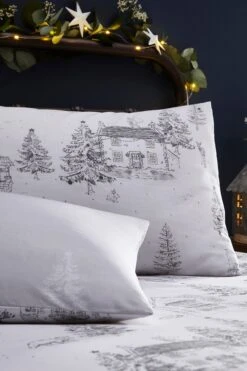 Furn. Midwinter Toile Festive Reversible Duvet Cover And Pillowcase Set -Furn Store T16997s3
