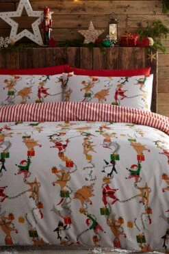 Furn. Santa's Workshop Reversible Duvet Cover And Pillowcase Set