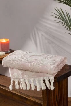 Furn. Tropics Hamman Style Tassel Bath Towel