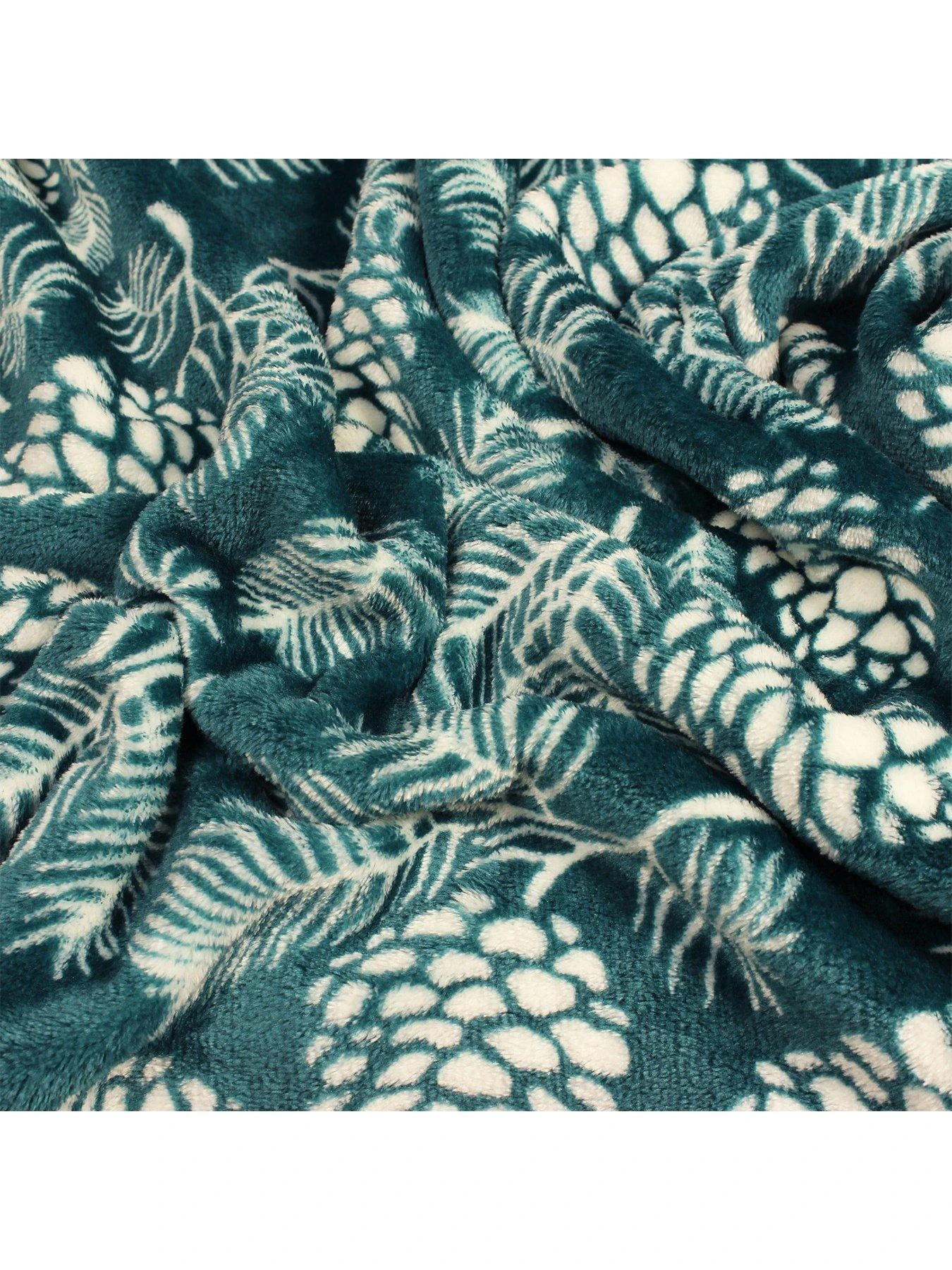 Furn Irwin Fleece Throw 3 Furn Irwin Fleece Throw - Image 3