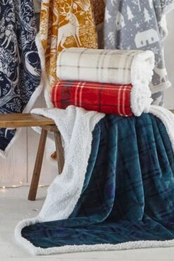 Furn. Blake Check Fleece Throw