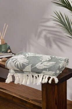 Furn. Tropics Hamman Style Tassel Bath Towel