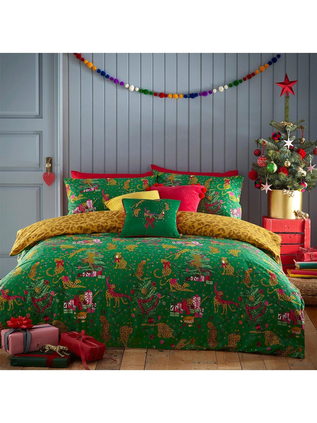 Furn Purrfect Christmas Duvet Cover Set - Green 1 Furn Purrfect Christmas Duvet Cover Set - Green