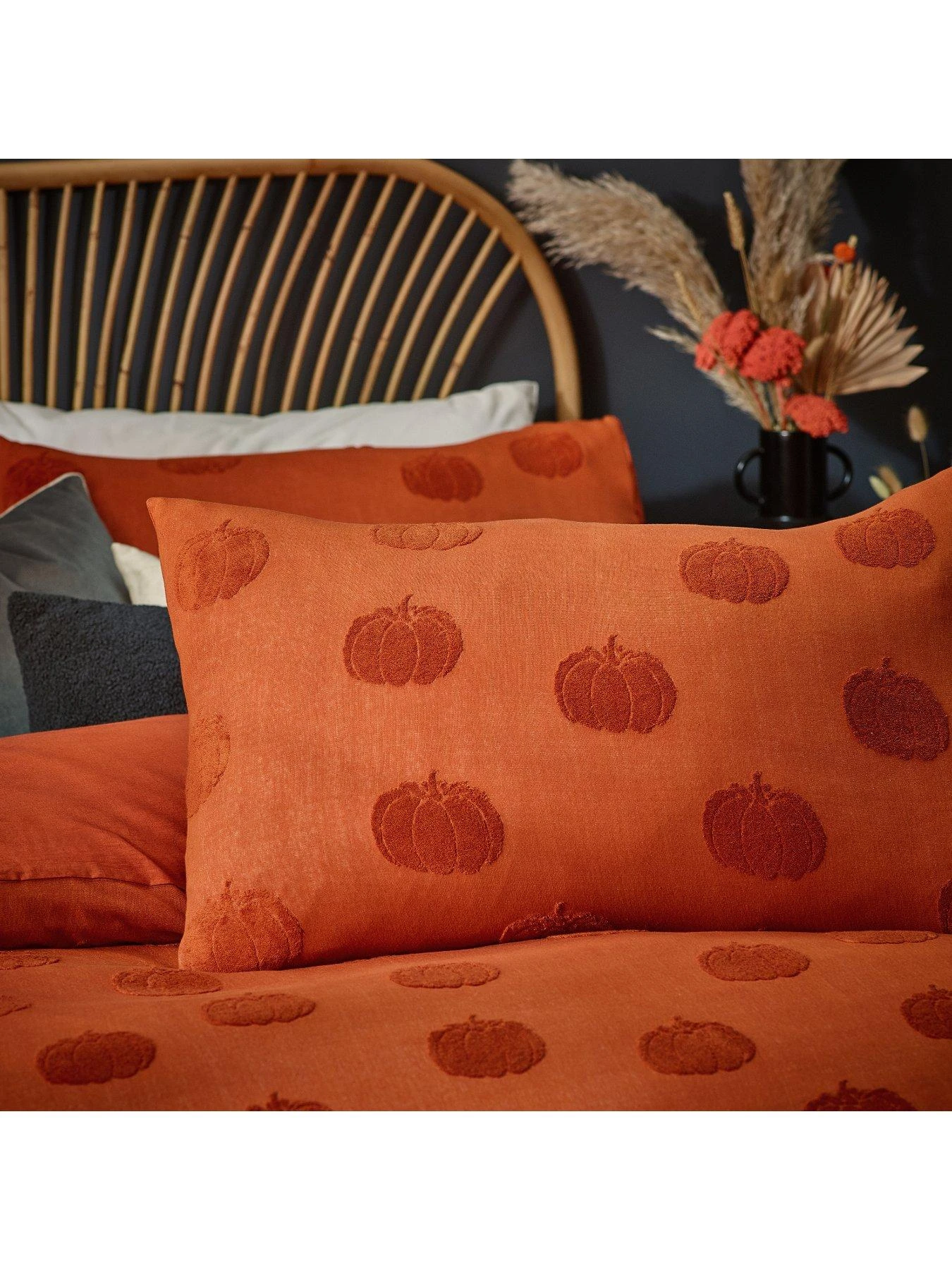 Furn Halloween Tufted Pumpkins Duvet Cover Set - Orange 4 Furn Halloween Tufted Pumpkins Duvet Cover Set - Orange - Image 4