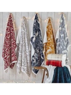 Furn Winter Walk Christmas Throw -Furn Store VOWM1 SQ5 0000000088 NO COLOR SLd2
